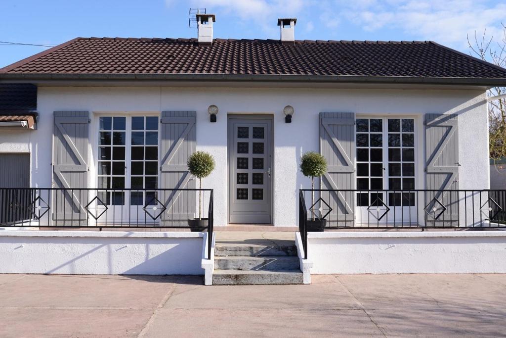 Les Villas Du Domaine De Suzel Vignieu Exteriör bild