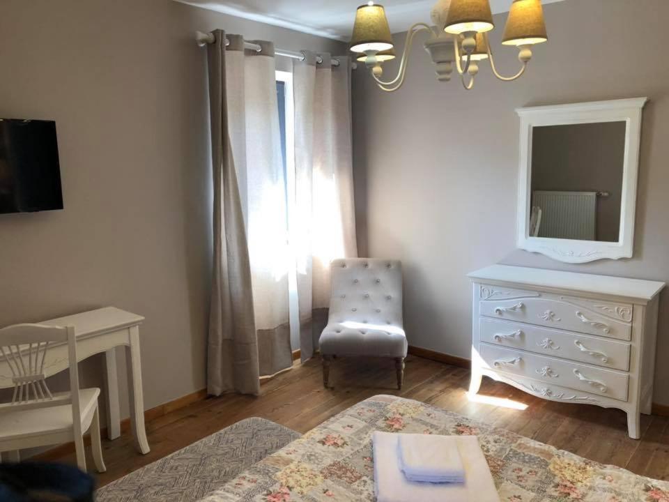 Les Villas Du Domaine De Suzel Vignieu Exteriör bild