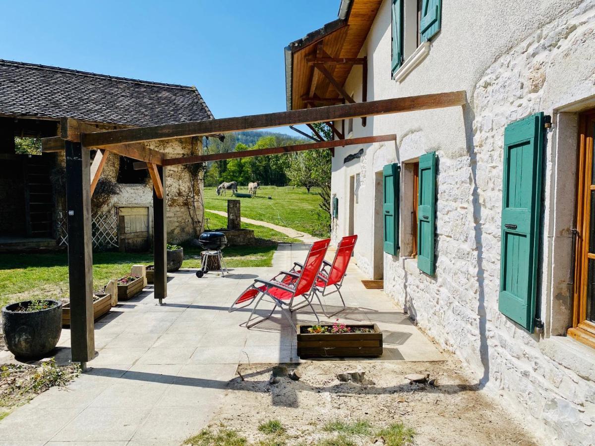 Les Villas Du Domaine De Suzel Vignieu Exteriör bild